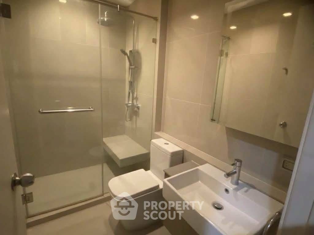 picture 2-BR Condo at Quinn Condo Ratchada 17 near MRT Sutthisan (ID 3333714) - 5/6