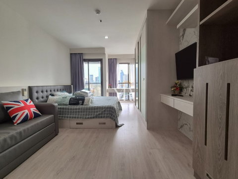 For rent: Rhythm Rangnam, studio room 28 sq m., fully furnished, ready to move in, walk only 100 m. to BTS Victory Monument, opposite King Power.