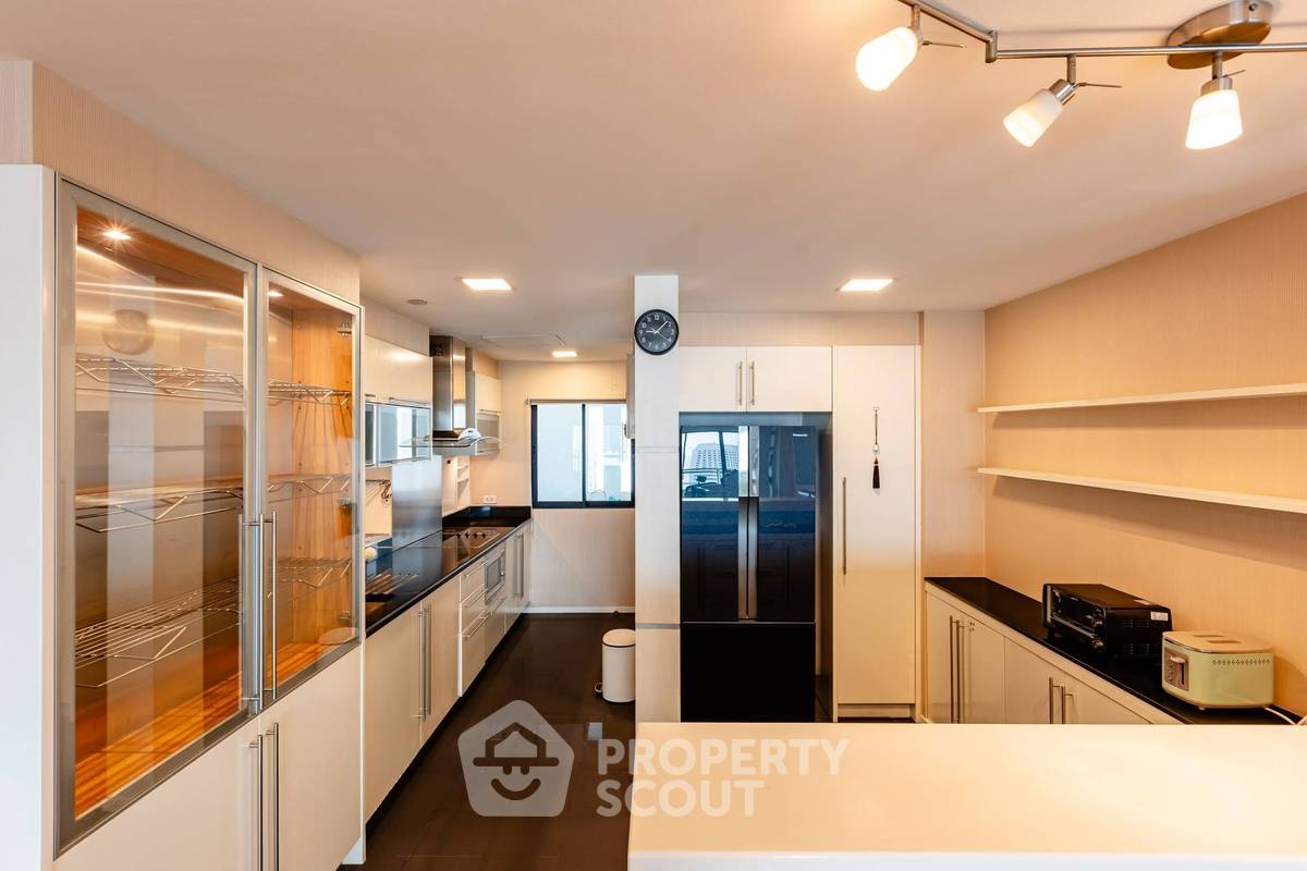 รูป คอนโด 3 ห้องนอน ชั้น 37 ขนาด 230 ตร.ม. Sathorn Gardens ใกล้ MRT สีลม (ID 3333626) - รูปที่ 12/39
