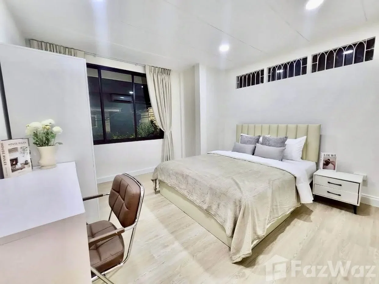 picture 5 Bedroom House for rent in Din Daeng, Bangkok 6802497 - 7/9