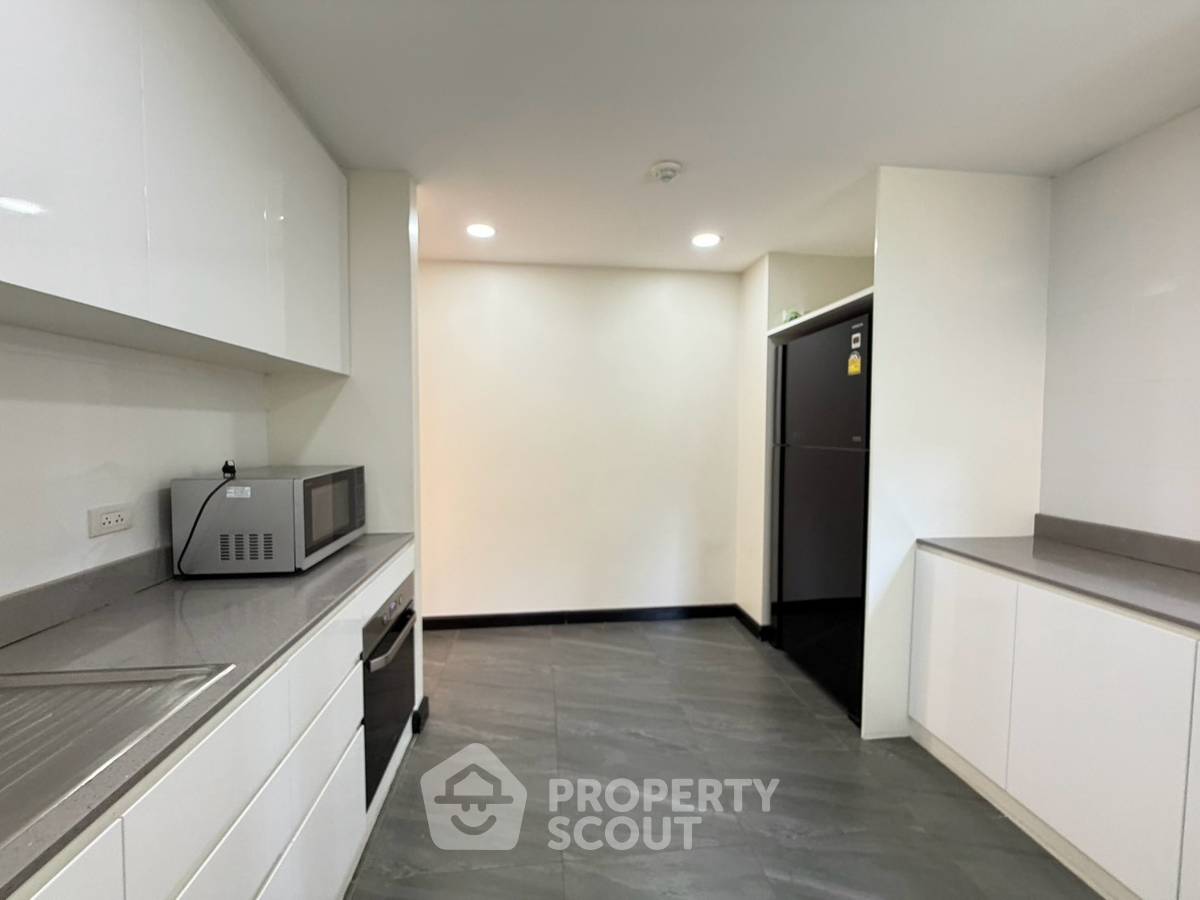 picture 3-BR Condo at Avenue 61 Condominium near BTS Thong Lor (ID 3336166) - 7/26
