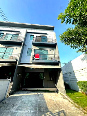 Townhouses for rent Ladkrabang Road Road : For Rent 3-story Townhouse BAAN KLANG MUANG RAMA 9-ON NUT 4 bedroom 3 bathroom