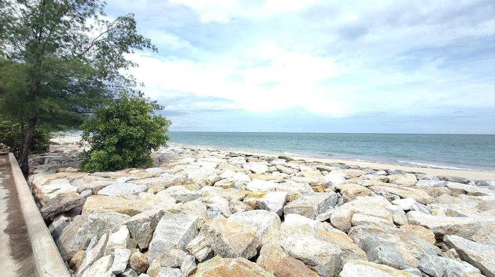 picture Beachfront Land for Sale in Sam Roi Yot 25+ Metre Beach Frontage  (00162529) - 3/7