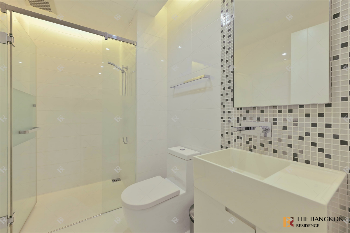 picture The Room Sukhumvit 21 Start Elevated Living at a Price Youll Love - 3/10