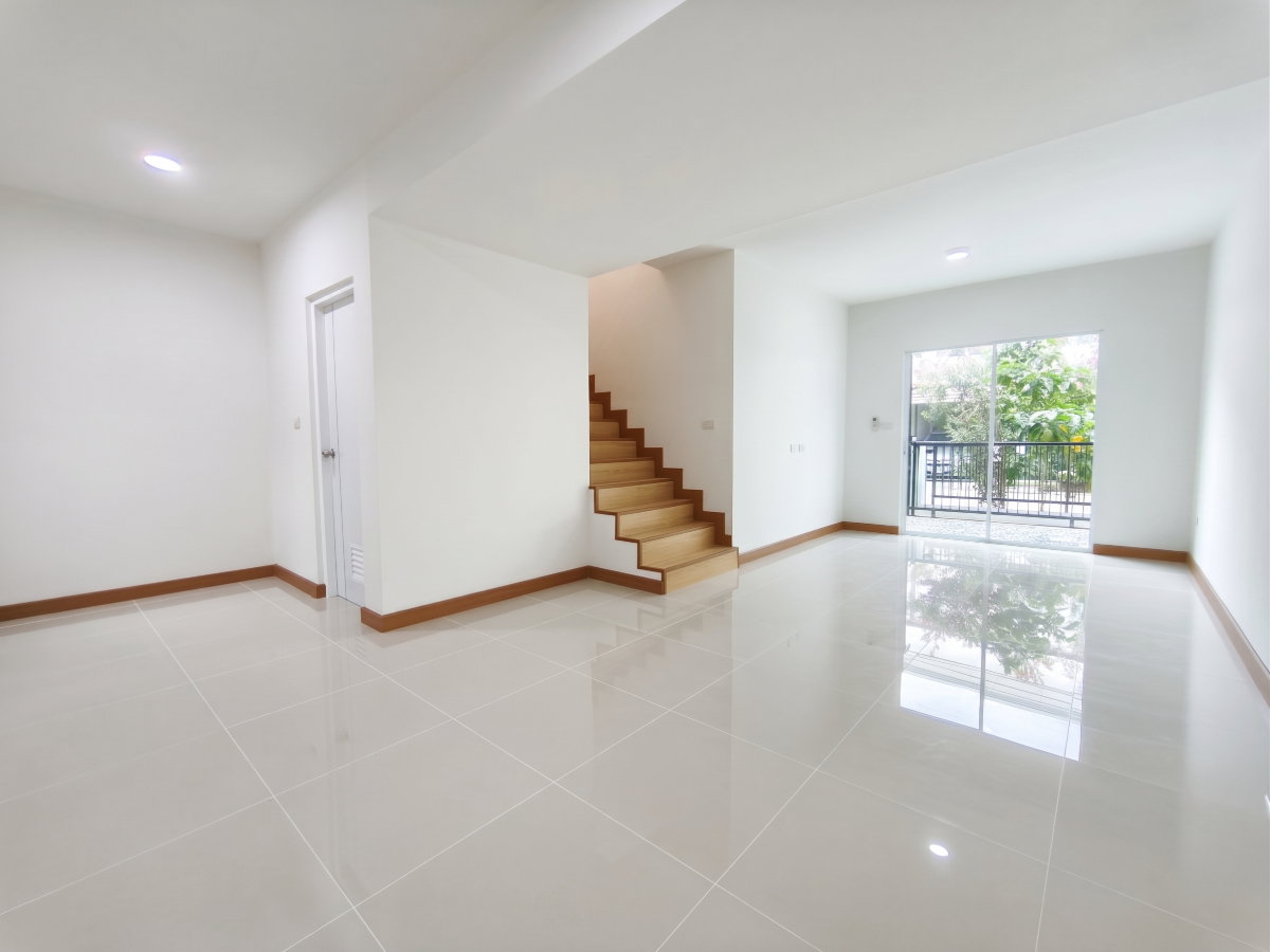 รูป 🏡 รีโนเวทใหม่ทั้งหลัง ✨ ไลโอ บลิสซ์ บางนา - สุวรรณภูมิ | 3 ห้องนอน ฟังก์ชันครบ 💰 1,790,000 บาท - รูปที่ 2/19