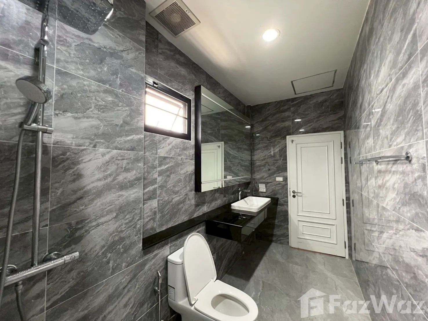 4-bed townhouse for sale, 240 sqm, 23 sq wah, Chatuchak