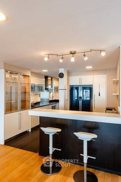 37th-Floor 3-BR 230 Sqm At Sathorn Gardens Near MRT Silom (ID 3333626)