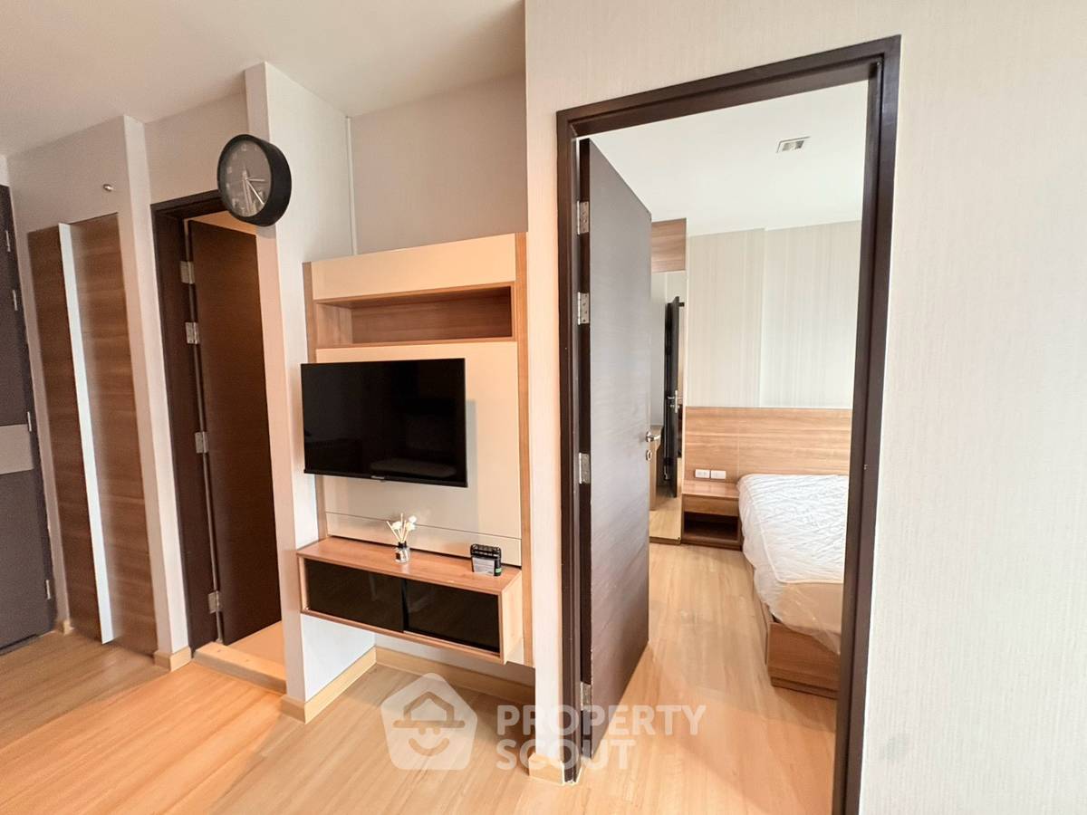รูป คอนโด 1-ห้องนอน ที่ ริธึ่ม สาทร ใกล้ BTS สะพานตากสิน (ID 327931) - รูปที่ 3/13