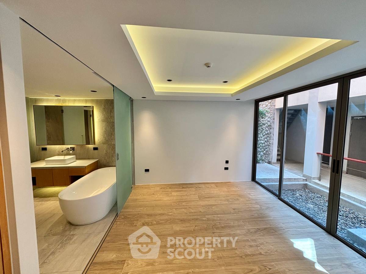 รูป ขายคอนโด 2 ห้องนอน 108 ตร.ม. ที่ Bluepoint Luxury Condominiums Patong (ID 985749) - รูปที่ 5/27