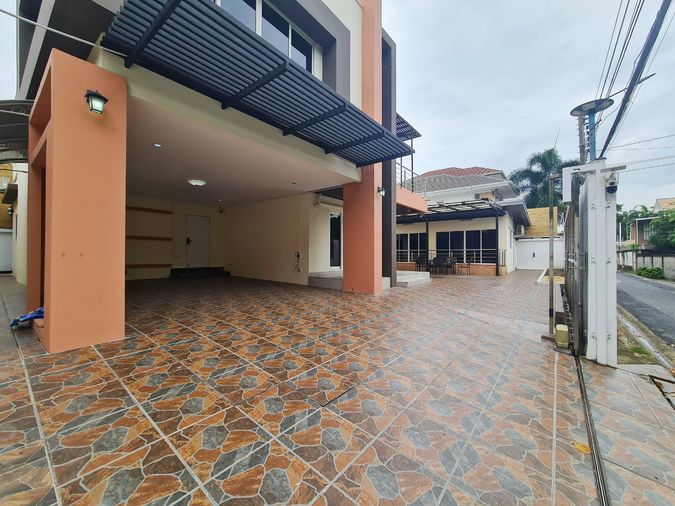 7-bed house for sale, 512 sqm, 128 sq wah, Huai Khwang