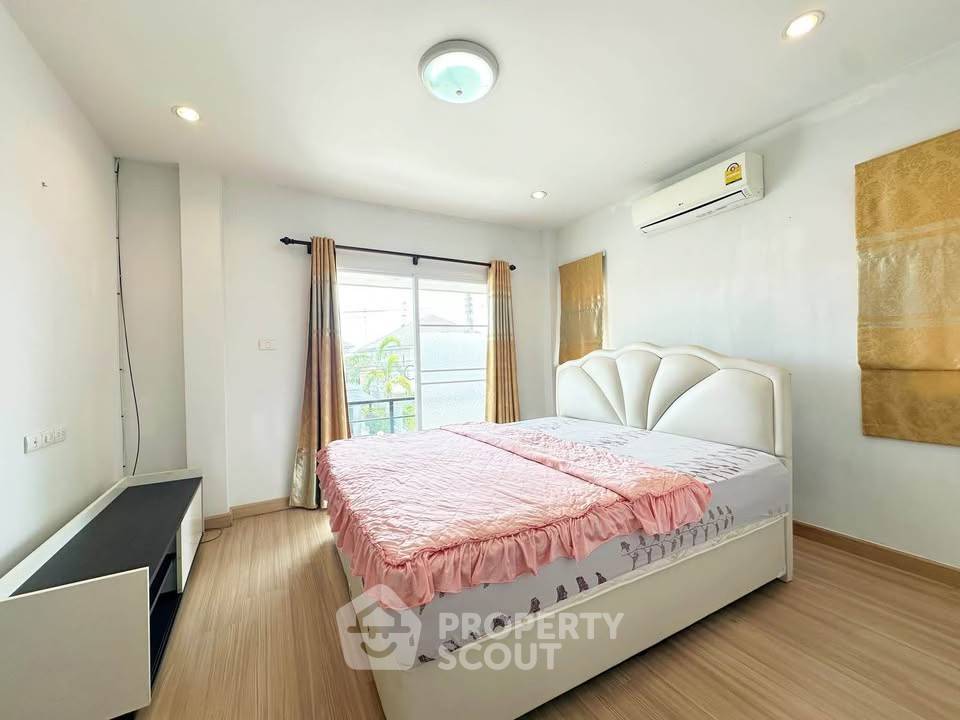 picture Spacious 3-BR 204 Sqm At Edge Central Pattaya (ID 3336106) - 6/15