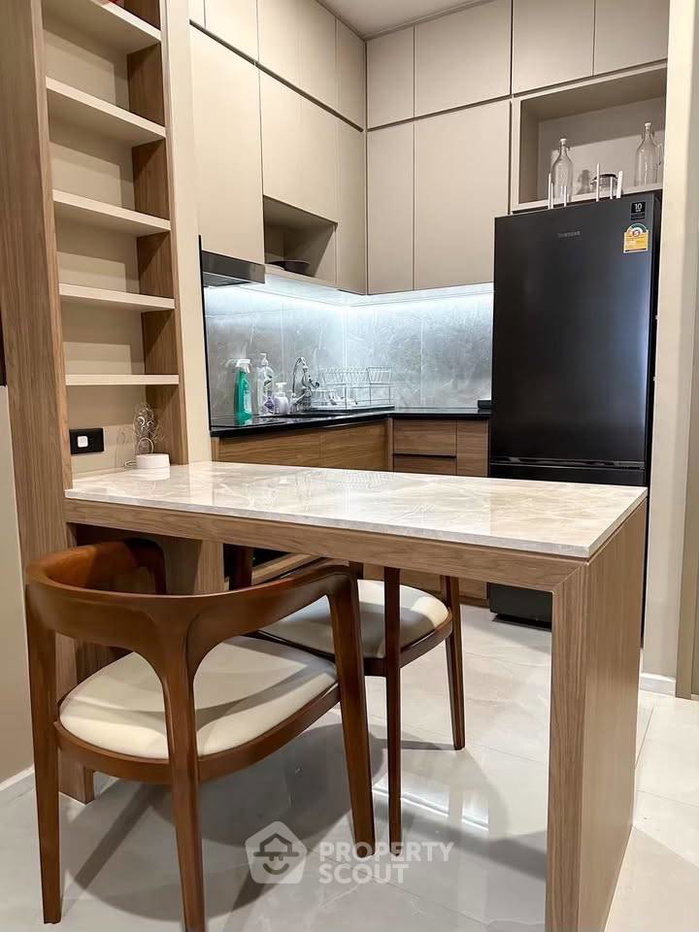 รูป ใกล้ BTS เพลินจิต 100 ม. คอนโด 1 ห้องนอน ชั้น 26 Noble Ploenchit (ID 3333617) - รูปที่ 3/8