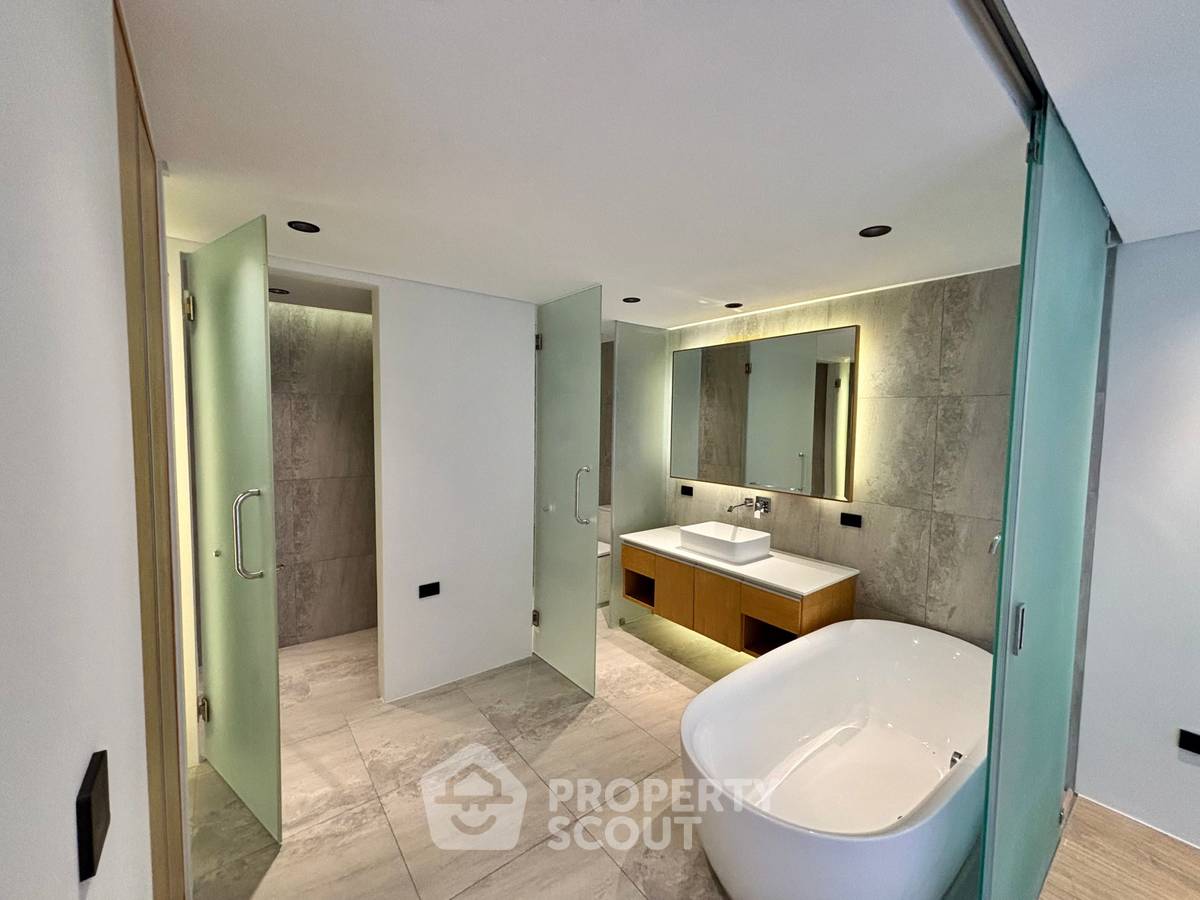 รูป ขายคอนโด 2 ห้องนอน 108 ตร.ม. ที่ Bluepoint Luxury Condominiums Patong (ID 985749) - รูปที่ 15/27