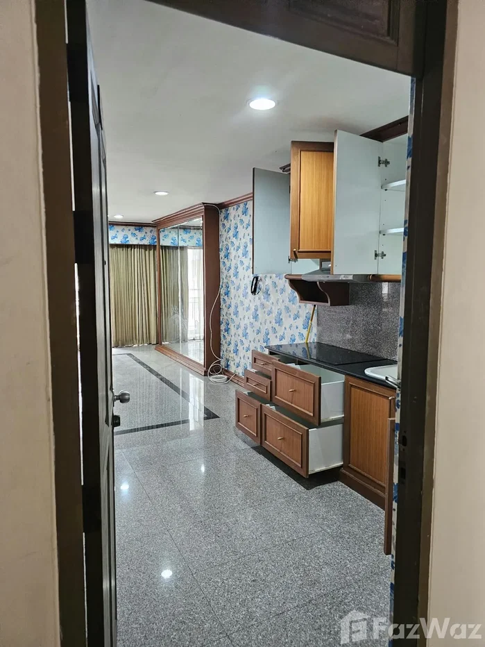 picture A condo in the heart of Silom area 6802832 - 1/12