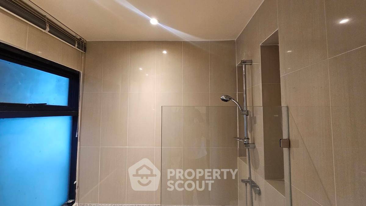 picture High-Floor 1-BR At Sathorn Gardens Near MRT Silom (ID 510352) - 22/32