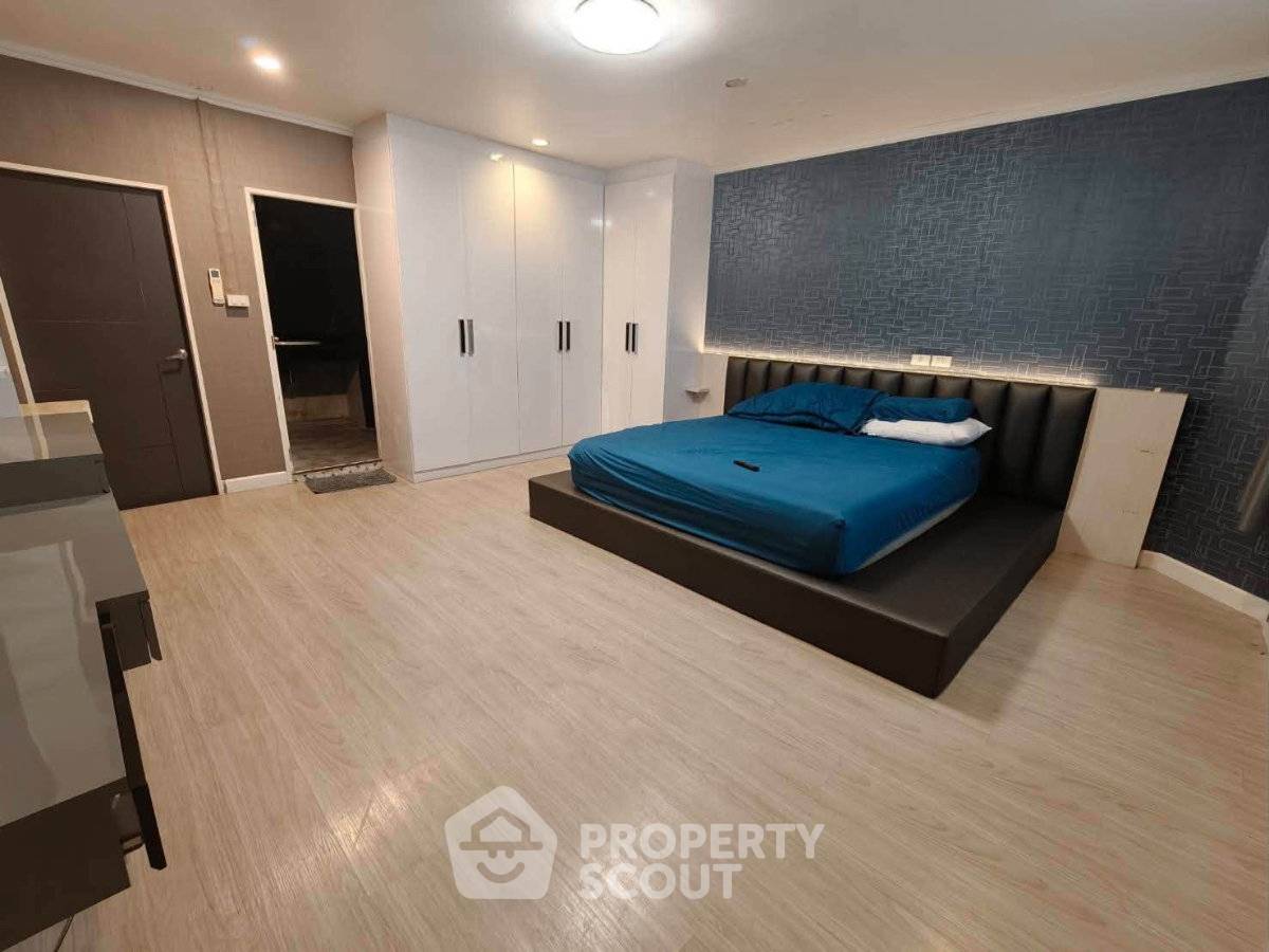 picture Pet-Friendly 4-BR Townhouse, BAAN KLANG MUANG RATCHADA 36, 100m To MRT Sutthisan (ID 3335292) - 3/13