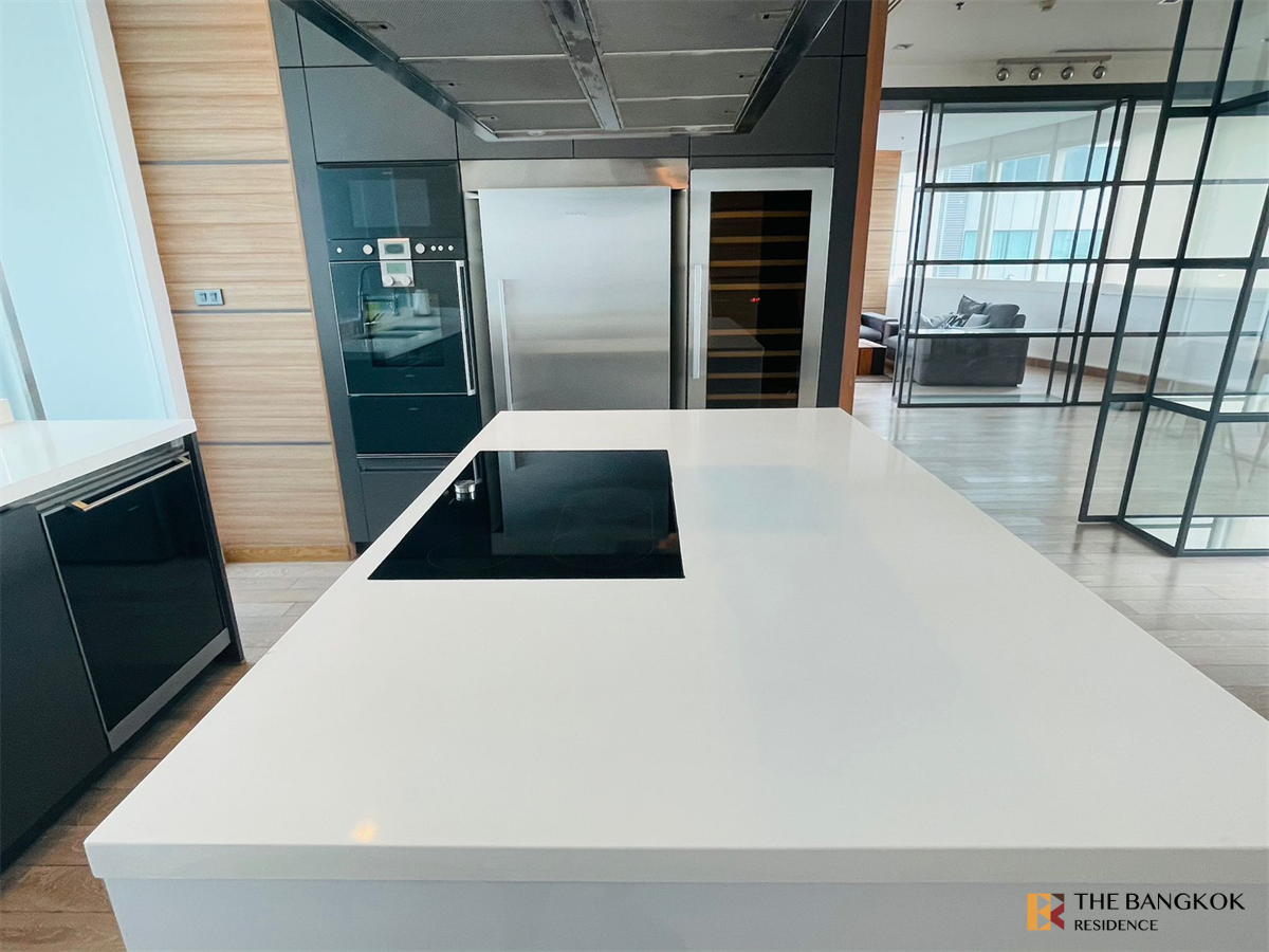 picture Millennium Residence  Luxury Condo in Central City Location - 2/10