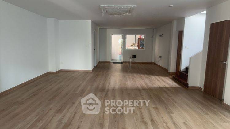 picture Pet-Friendly 4-BR House In Phra Khanong Near BTS On Nut (ID 3334255) - 1/5