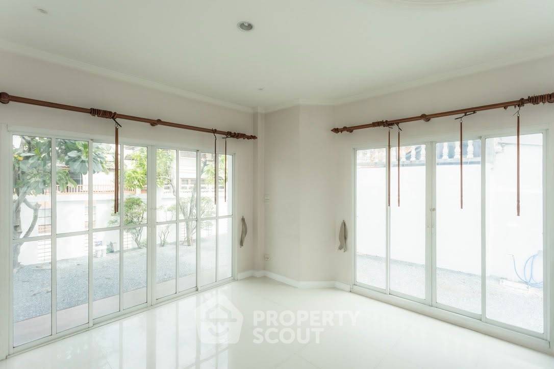 picture Spacious Three-Bedroom House For Rent In Sala Thammasop (ID 3337140) - 2/28