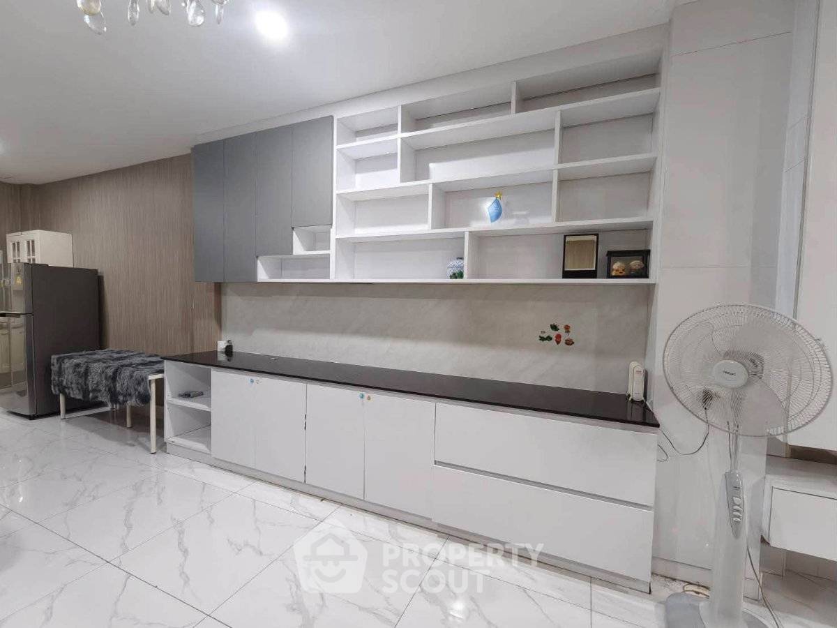 picture Pet-Friendly 4-BR Townhouse, BAAN KLANG MUANG RATCHADA 36, 100m To MRT Sutthisan (ID 3335292) - 4/13