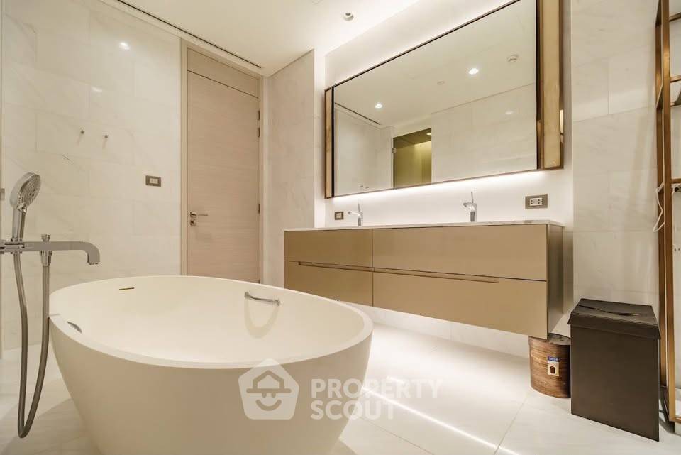 รูป คอนโด 2 ห้องนอน 151 ตร.ม. The Residences At Sindhorn Kempinski Hotel Bangkok ใกล้ BTS ราชดำริ (ID 3339487) - รูปที่ 4/11