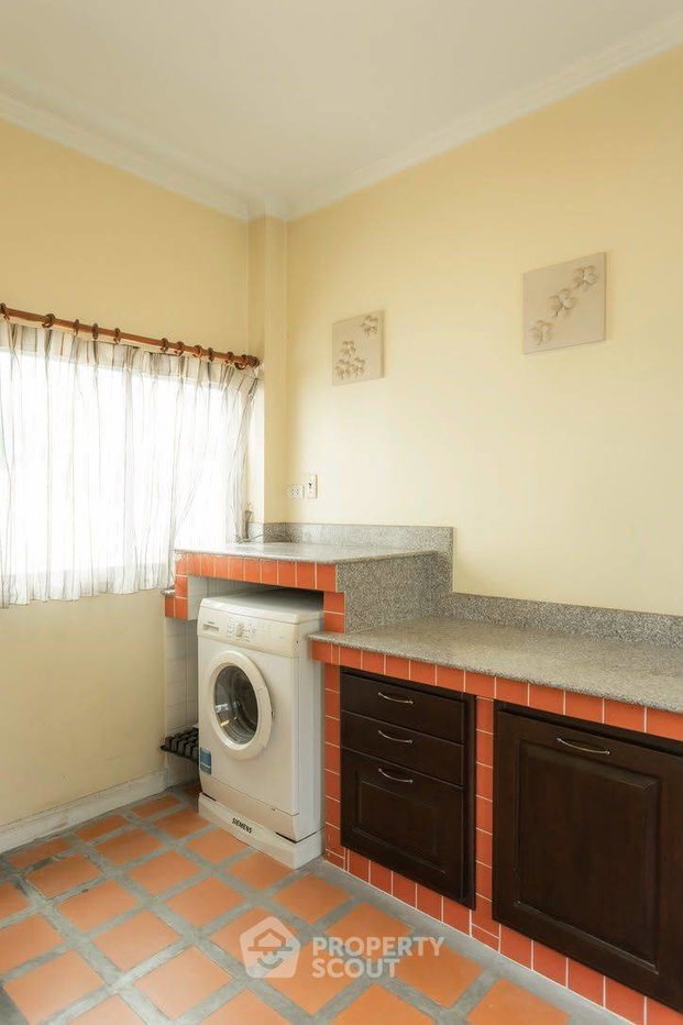 picture Spacious Three-Bedroom House For Rent In Sala Thammasop (ID 3337140) - 7/28
