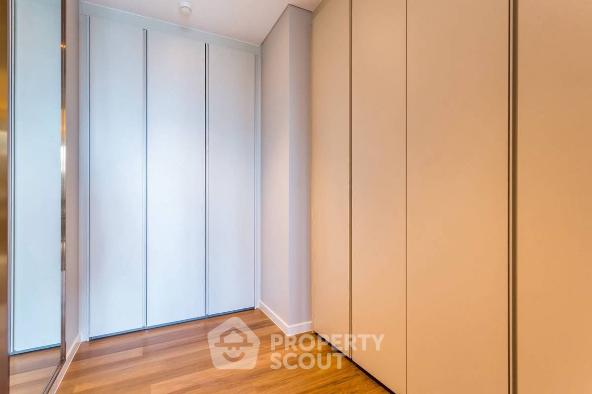 picture Spacious 1-BR 84 Sqm At Sindhorn Tonson Near BTS Ratchadamri (ID 2731711) - 8/11