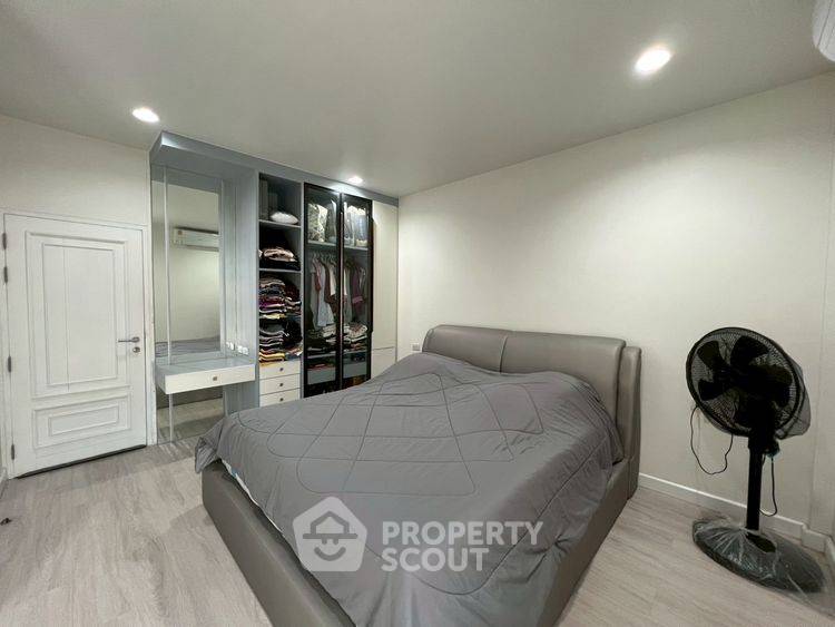 picture Pet-Friendly 4-BR Townhouse 240 Sqm Near MRT Ratchadaphisek (ID 3334073) - 9/10