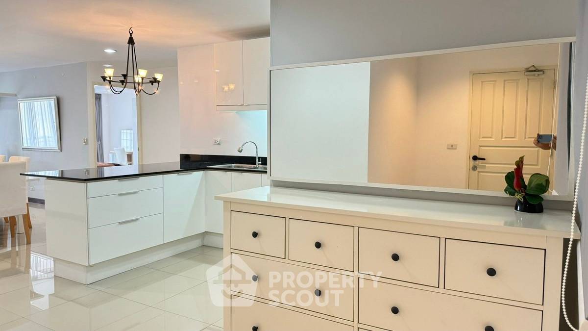 รูป คอนโด 2 ห้องนอน ขนาด 110 ตร.ม. ขายที่ Rama Harbour View Condominium ศรีราชา (ID 3340238) - รูปที่ 2/35
