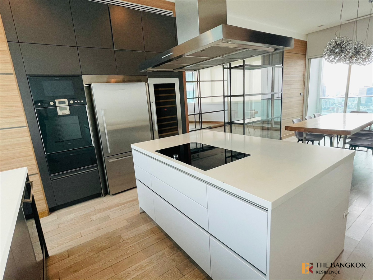 picture Millennium Residence  Luxury Condo in Central City Location - 8/10