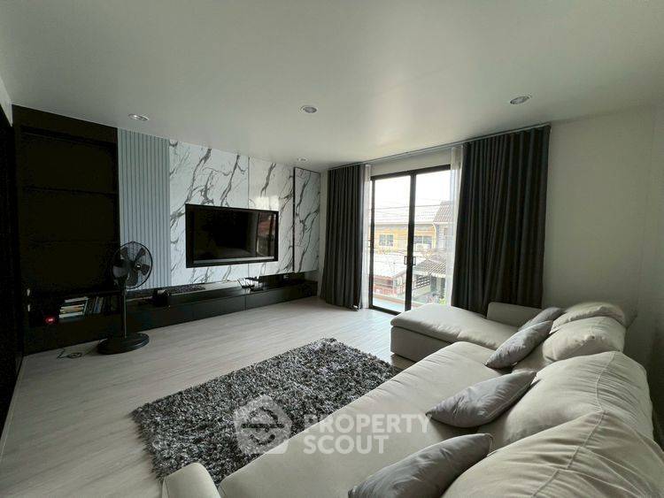 picture Pet-Friendly 4-BR Townhouse 240 Sqm Near MRT Ratchadaphisek (ID 3334073) - 6/10