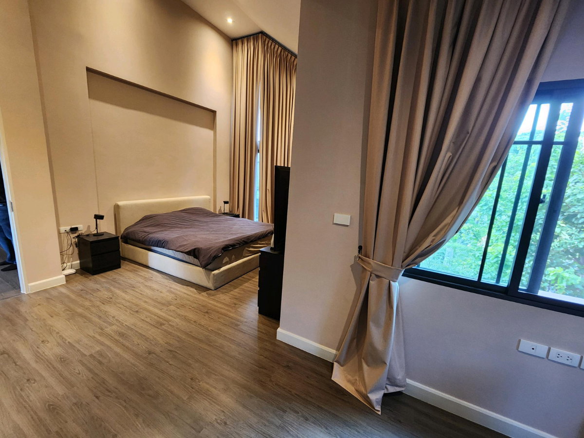 รูป ขายบ้านเดี่ยวหรูแปลงมุม Bangkok Boulevard สาทร-ปิ่นเกล้า 2 ติด Club House ตกแต่งพรีเมียมพร้อมอยู่ 4ห้องนอน 5ห้องน้ำ 3จอดรถ เพียง 15.2MB - รูปที่ 30/51