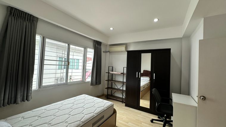 4-bed townhouse for sale, 176 sqm, 17 sq wah, Thanapat Haus Sathorn - Narathiwas