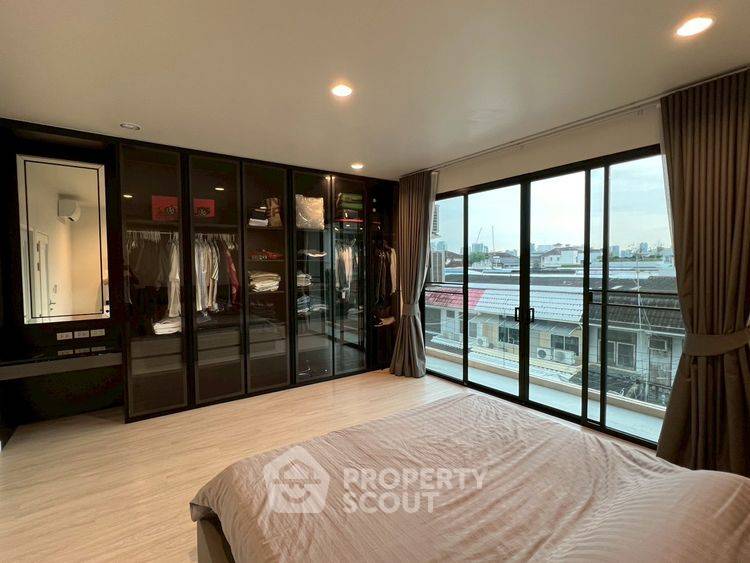 picture Pet-Friendly 4-BR Townhouse 240 Sqm Near MRT Ratchadaphisek (ID 3334073) - 3/10