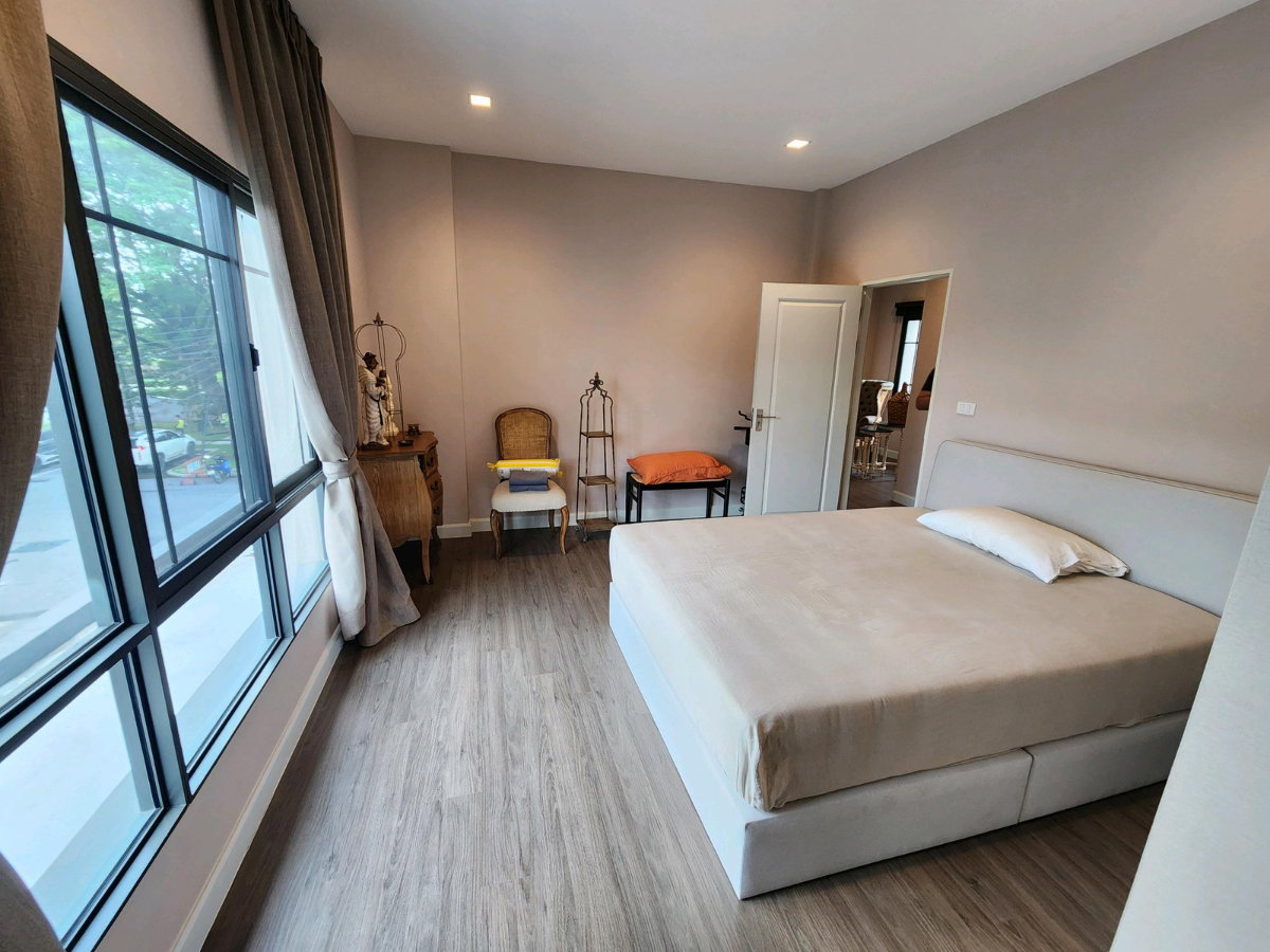 รูป ขายบ้านเดี่ยวหรูแปลงมุม Bangkok Boulevard สาทร-ปิ่นเกล้า 2 ติด Club House ตกแต่งพรีเมียมพร้อมอยู่ 4ห้องนอน 5ห้องน้ำ 3จอดรถ เพียง 15.2MB - รูปที่ 23/51