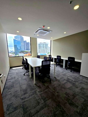เช่าสำนักงาน วิทยาลัยสารพัดช่างสี่พระยา : สำนักงานและพื้นที่ Coworking ที่ Voco Surawong ใกล้ย่านธุรกิจสีลมและสาธร ห่างจากสถานี Sala Daeng BTS และ Si Lom MRT เพียงไม่กี่นาที