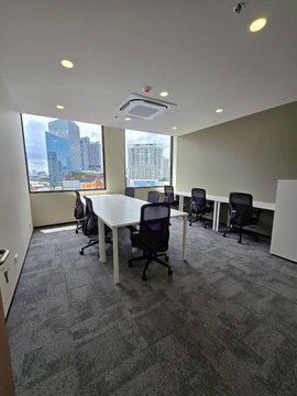 Voco Surawong provides a strategic workspace in the heart of Bangkok, near the Silom and Sathorn business districts.