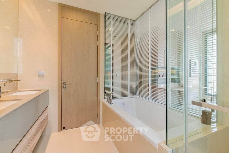 picture 2-BR Condo At The Esse Asoke Near MRT Sukhumvit (ID 3339797) - 5/8