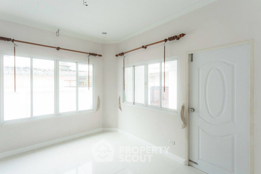 picture Spacious Three-Bedroom House For Rent In Sala Thammasop (ID 3337140) - 14/28