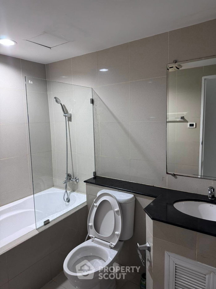 picture 2-BR Pabhada Silom Condominium Near BTS Saint Louis (ID 633481) - 8/10