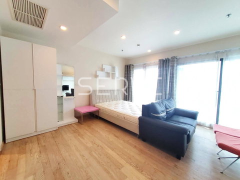 🔥Hot Price 18K🔥 -Studio with Bathtub Perfect Location Directly connecting to BTS Thong Lo at Noble Remix Condo / For Rent