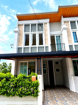Townhouses for rent Phutthamonthon Sai 3 Road  :  Two-Storey Townhome for Rent near Makro Chiang Rai — Only THB 10,000/month