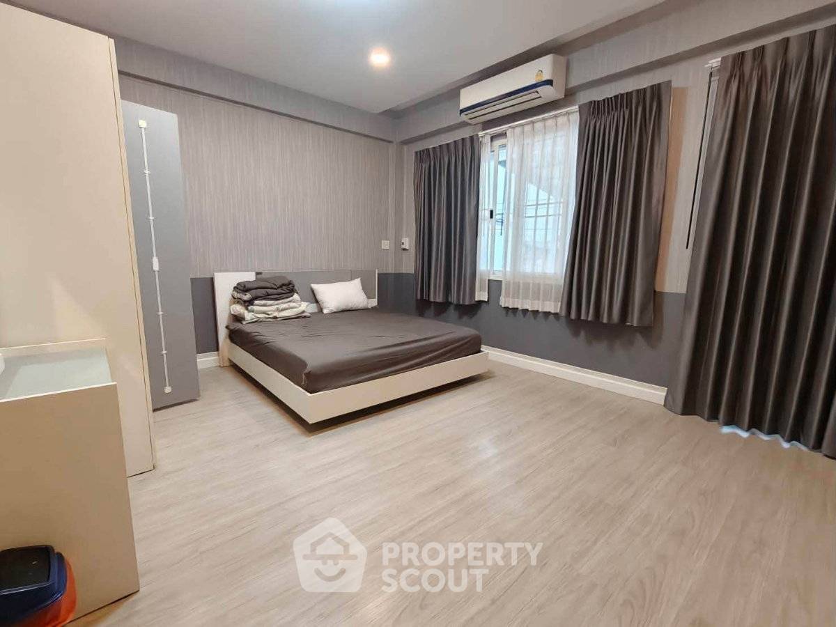 picture Pet-Friendly 4-BR Townhouse, BAAN KLANG MUANG RATCHADA 36, 100m To MRT Sutthisan (ID 3335292) - 9/13