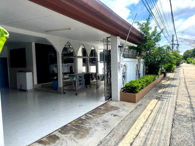 เช่าบ้านเดี่ยว ถนนเลี่ยงเมืองปากเกร็ด : ✅ว่าง✨ ✨25,000 /. ให้เช่า บ้านเดี่ยวชั้นเดียว “หมู่บ้านสี่ไชยทอง 3” แจ้งวัฒนะ-ปากเกร็ด ✨3ห้องนอน2ห้องน้ำ✨💚ทักLINE: @682rrwqo