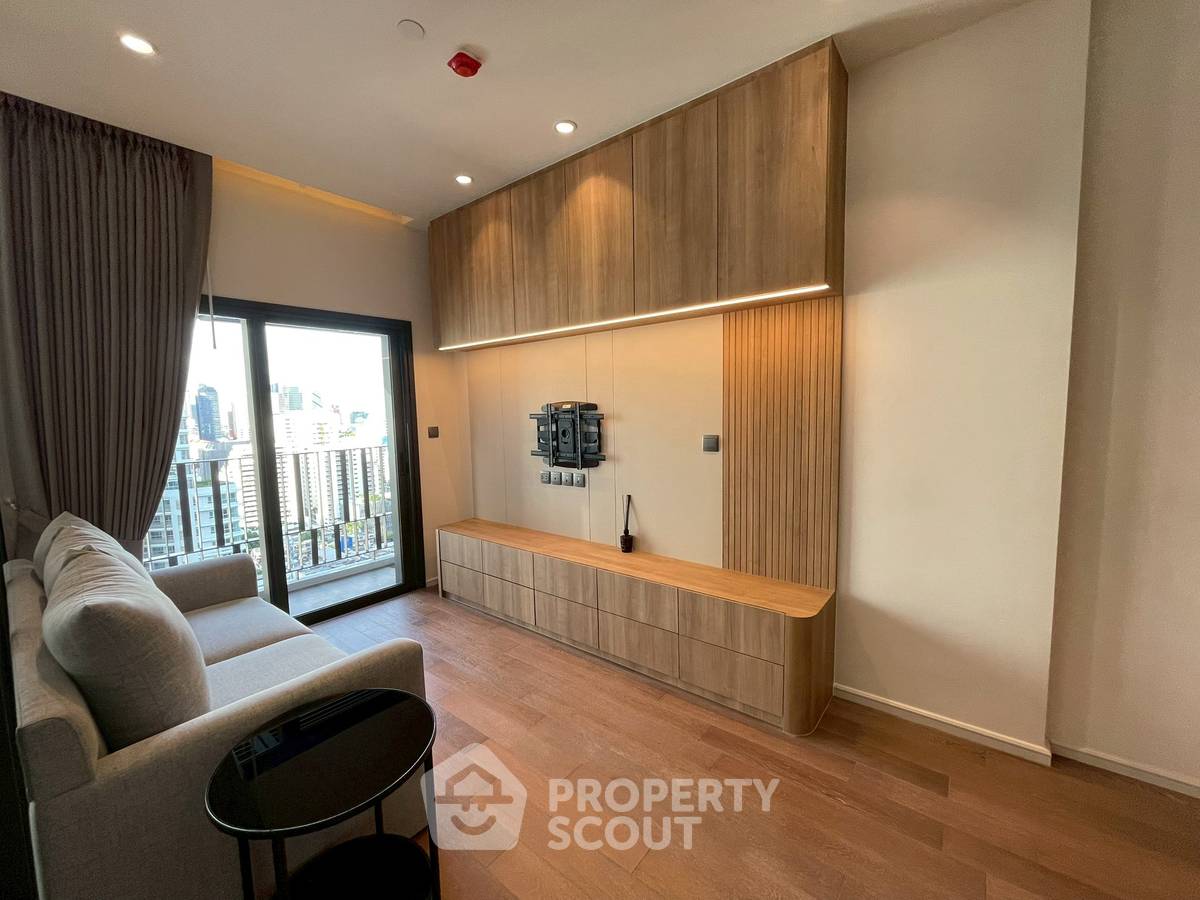 picture Pet-Friendly 1-BR At Muniq Sukhumvit 23, 24th Floor, 100m To MRT Sukhumvit (ID 2366311) - 1/10