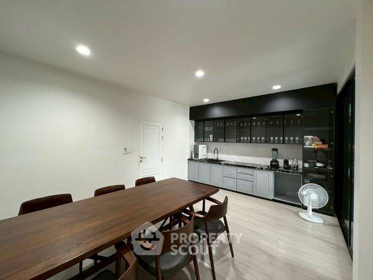 picture Pet-Friendly 4-BR Townhouse 240 Sqm Near MRT Ratchadaphisek (ID 3334073) - 7/10