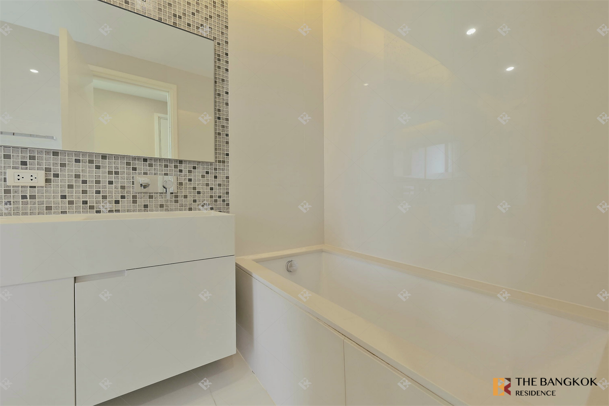 picture The Room Sukhumvit 21 Start Elevated Living at a Price Youll Love - 8/10