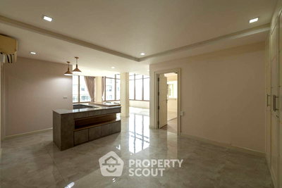 ขายคอนโด : 180 ตร.ม. คอนโด 3 ห้องนอน The Emporio Place ใกล้ BTS พร้อมพงษ์ (ID 3340696)