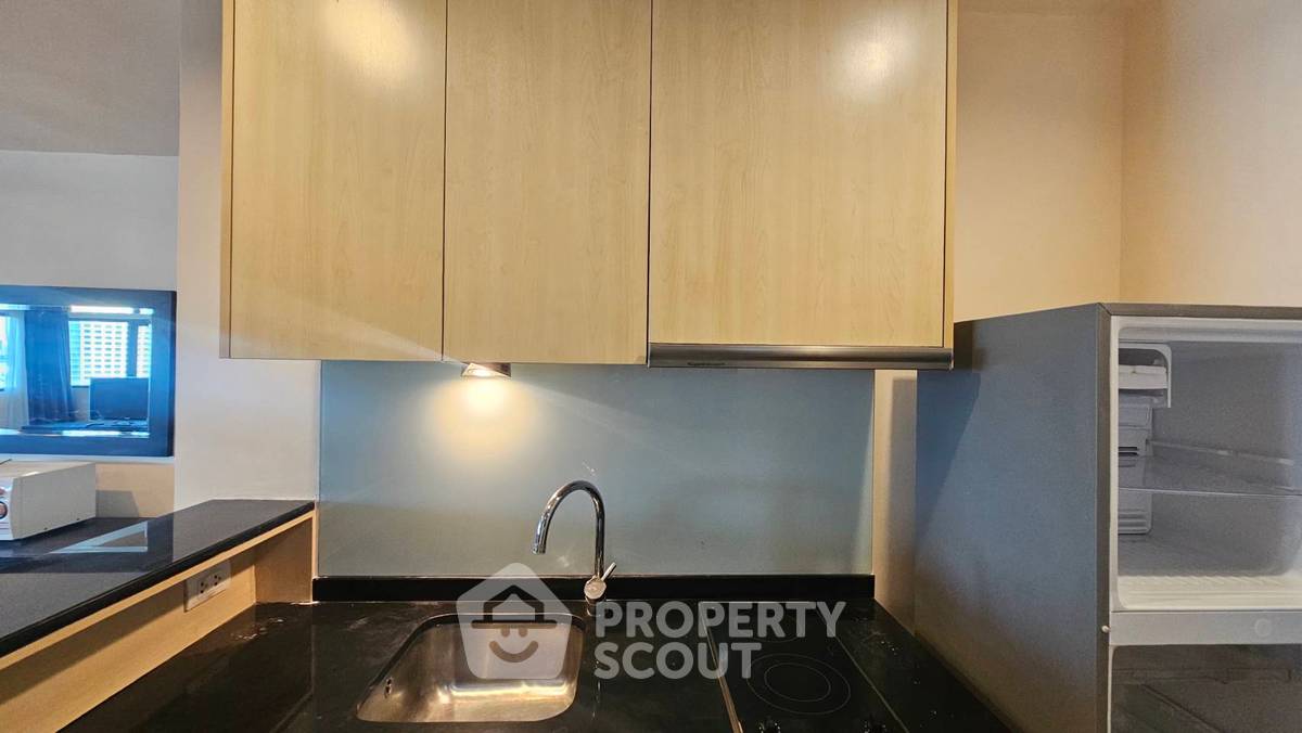 picture High-Floor 1-BR At Sathorn Gardens Near MRT Silom (ID 510352) - 31/32