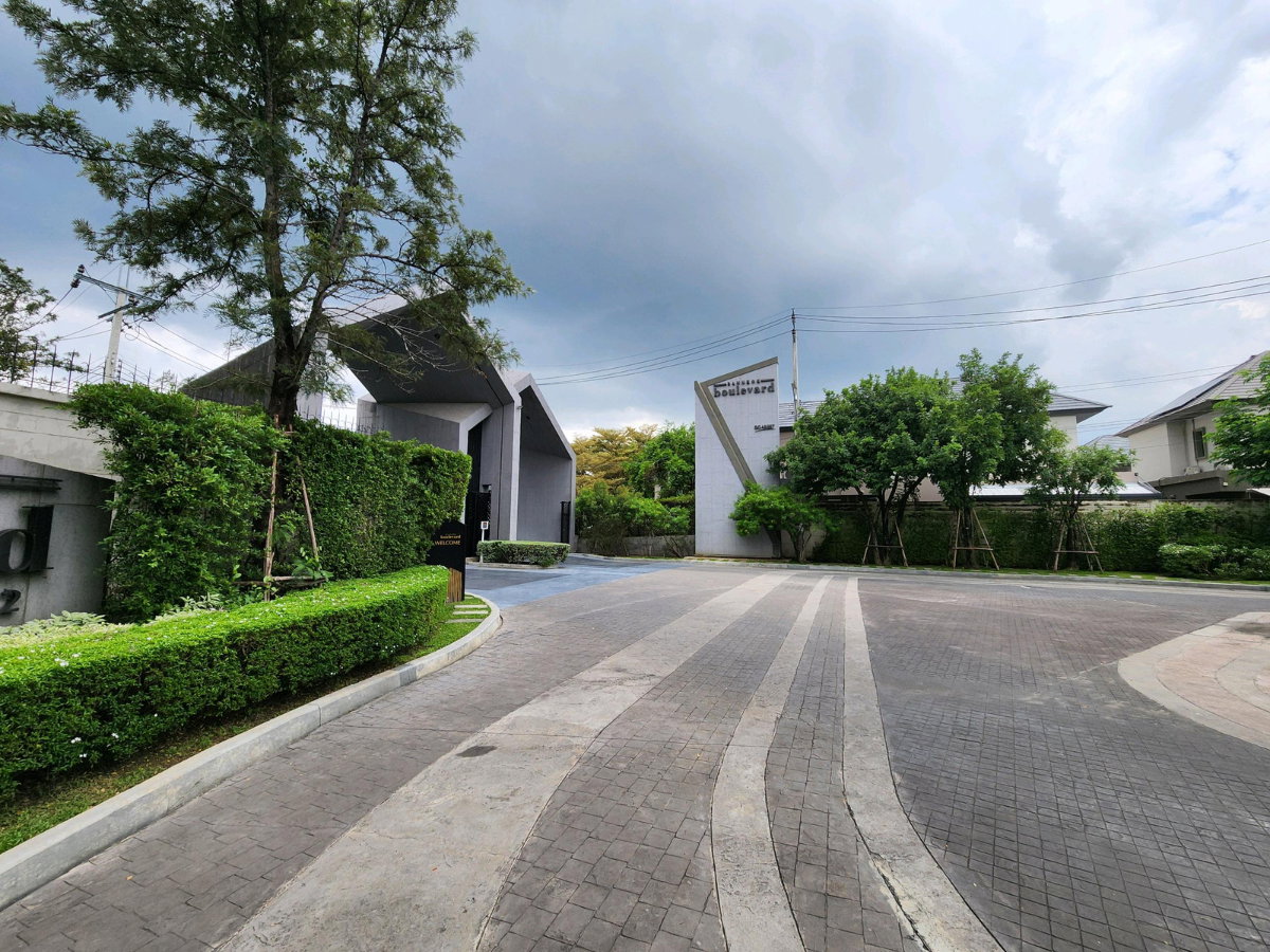รูป ขายบ้านเดี่ยวหรูแปลงมุม Bangkok Boulevard สาทร-ปิ่นเกล้า 2 ติด Club House ตกแต่งพรีเมียมพร้อมอยู่ 4ห้องนอน 5ห้องน้ำ 3จอดรถ เพียง 15.2MB - รูปที่ 49/51